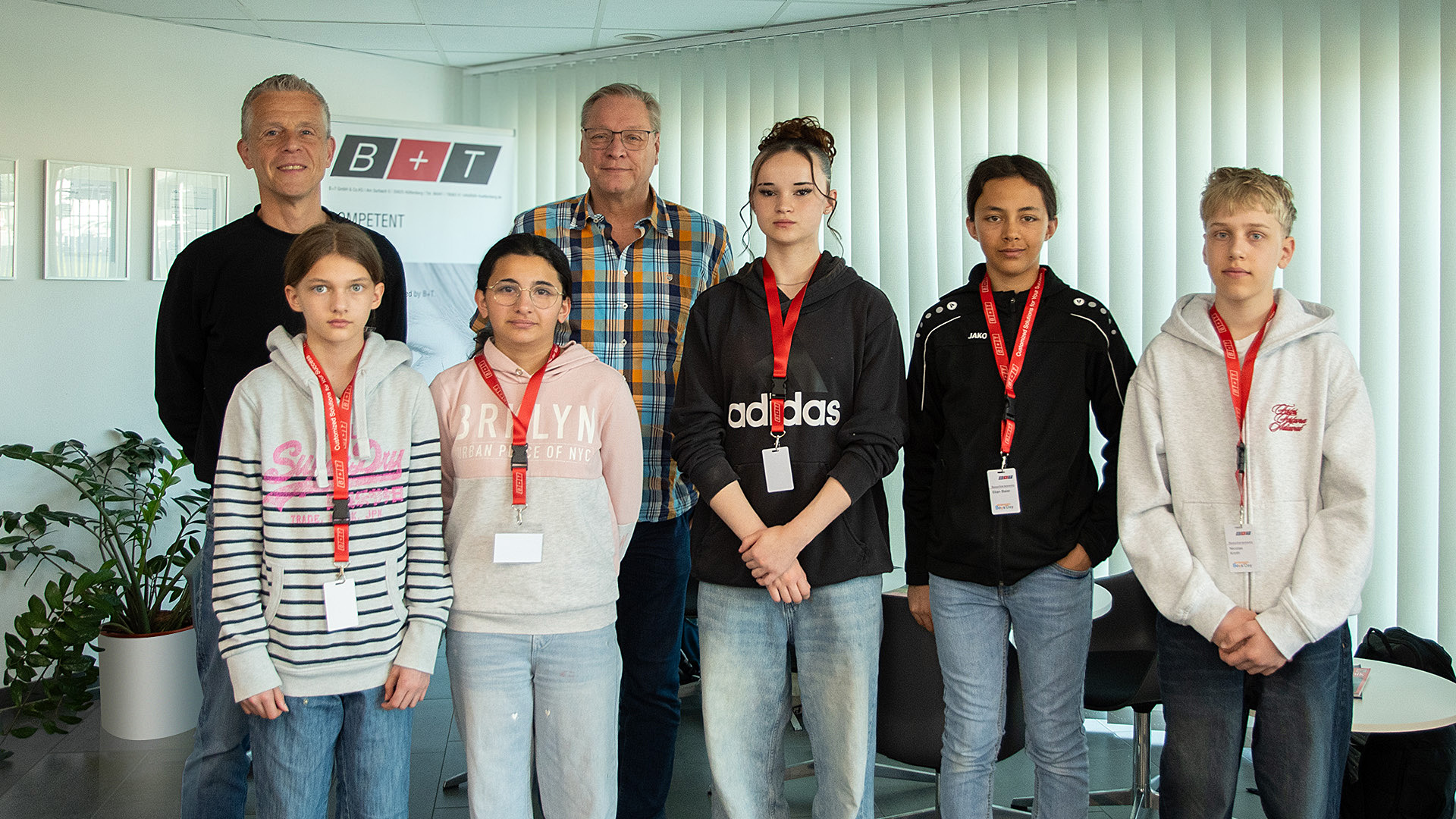 Gruppenbild mit Girls und Boys.