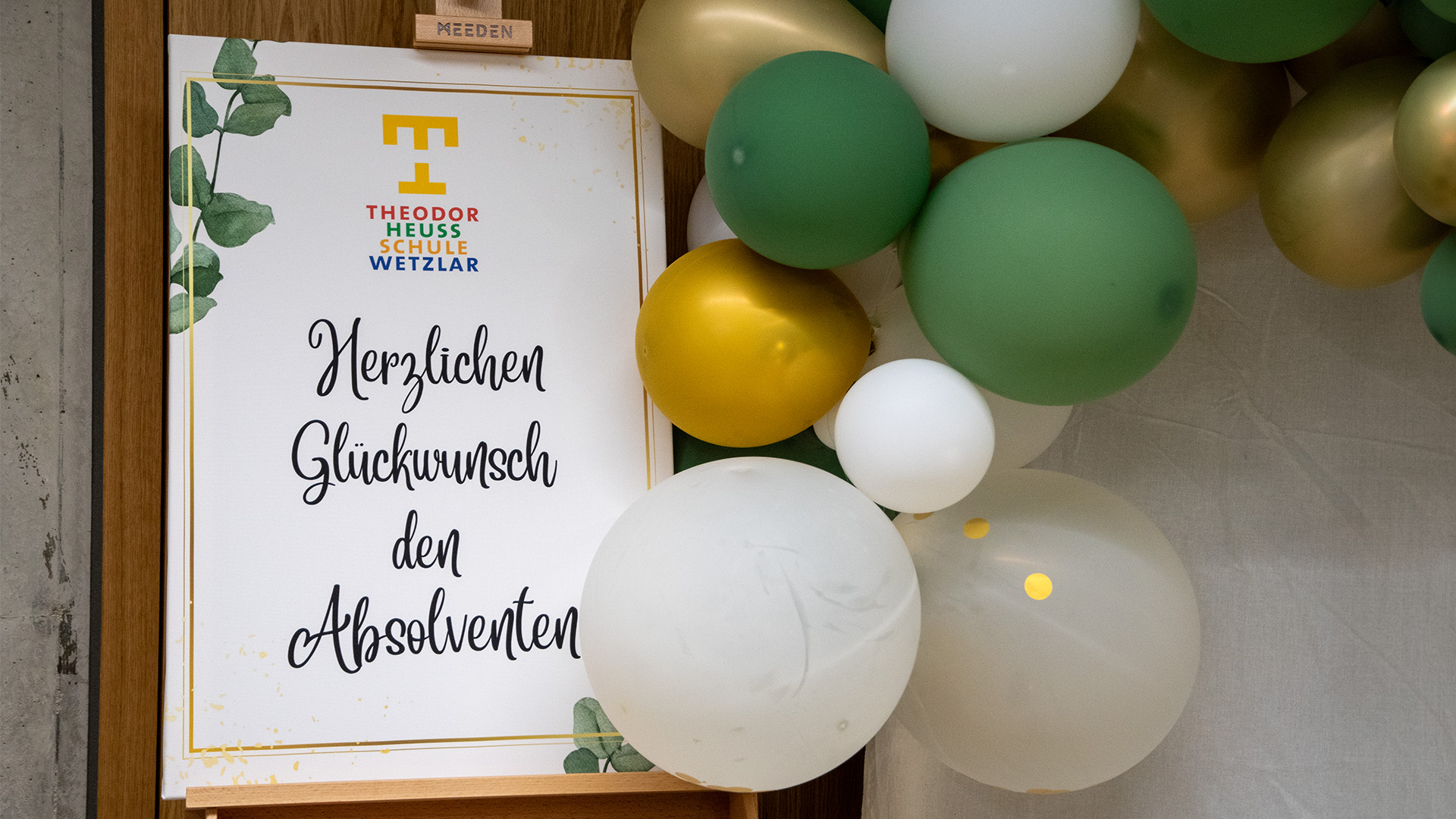 Vorbereitete Fotowand mit Gratulation 